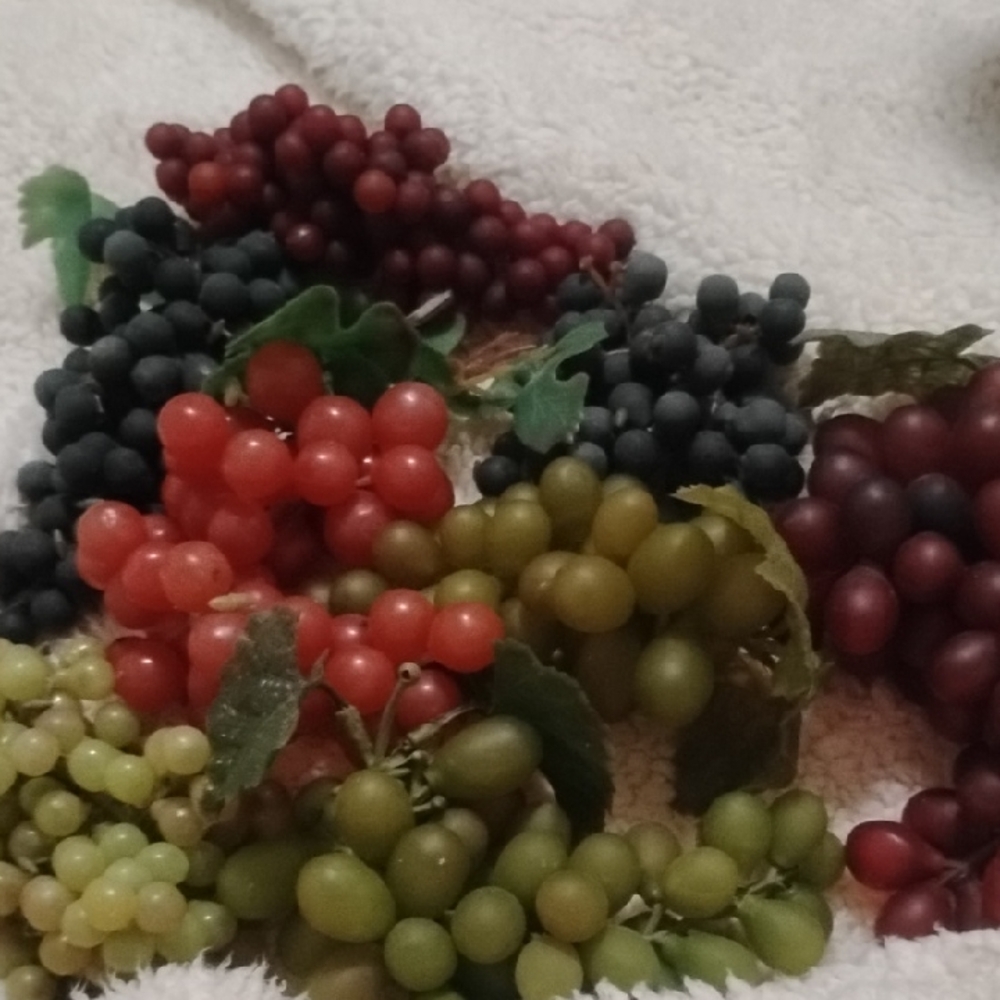 Artificial Vintage Artificial Grapes 8 Bunches!